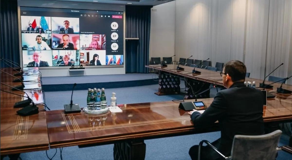 Trwa spotkanie Rady Medycznej. Obradom przewodniczy premier