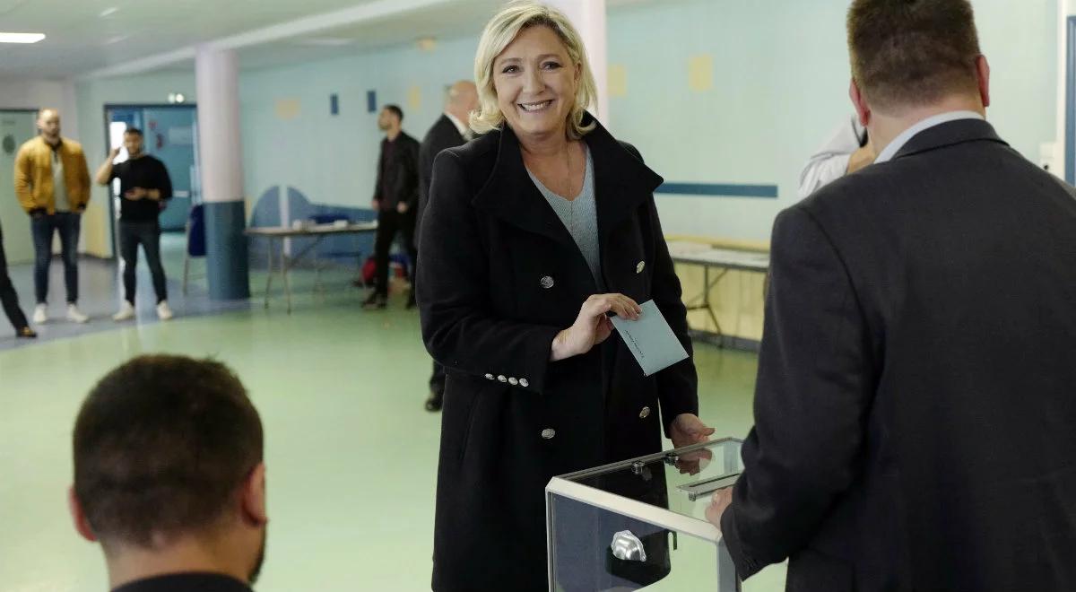 Exit poll we Francji: partia Le Pen wyprzedza prezydencką LREM 