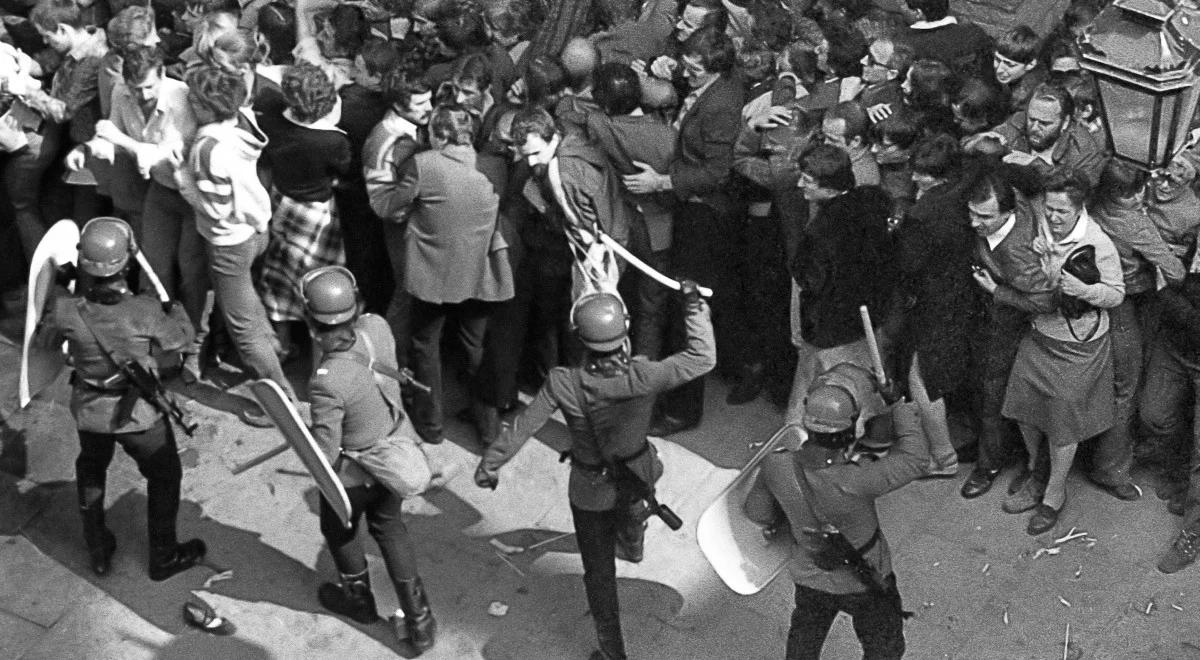 "Zapal Światło Wolności". Akcja IPN w rocznicę wprowadzenia stanu wojennego
