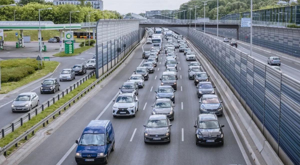 Transport w mieście. Eksperci: powinniśmy odchodzić od samochodów