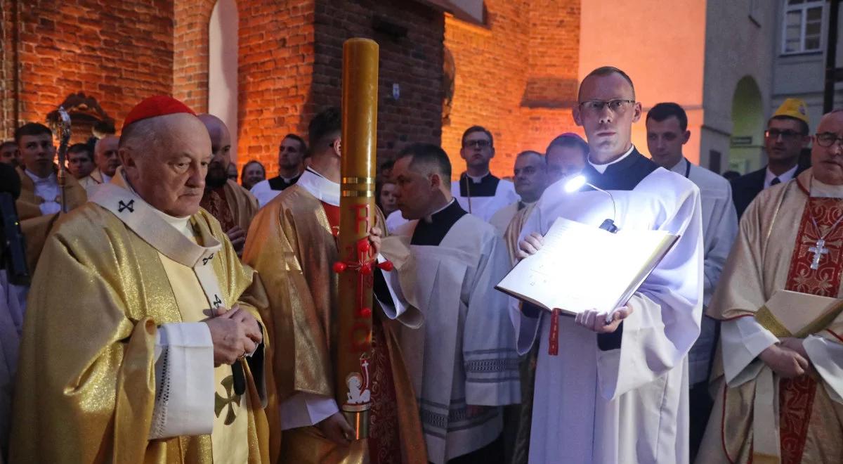 Kard. Nycz przewodniczył Wigilii Paschalnej i procesji rezurekcyjnej