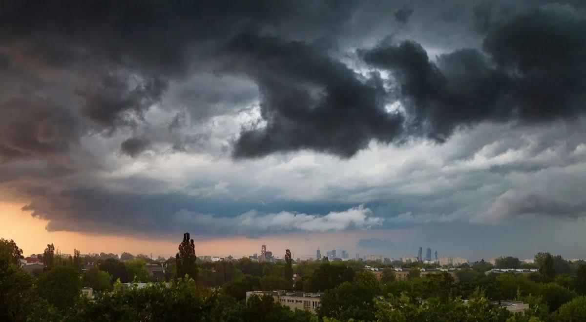 Przelotne opady deszczu, możliwe lokalne burze. Sprawdź prognozę pogody