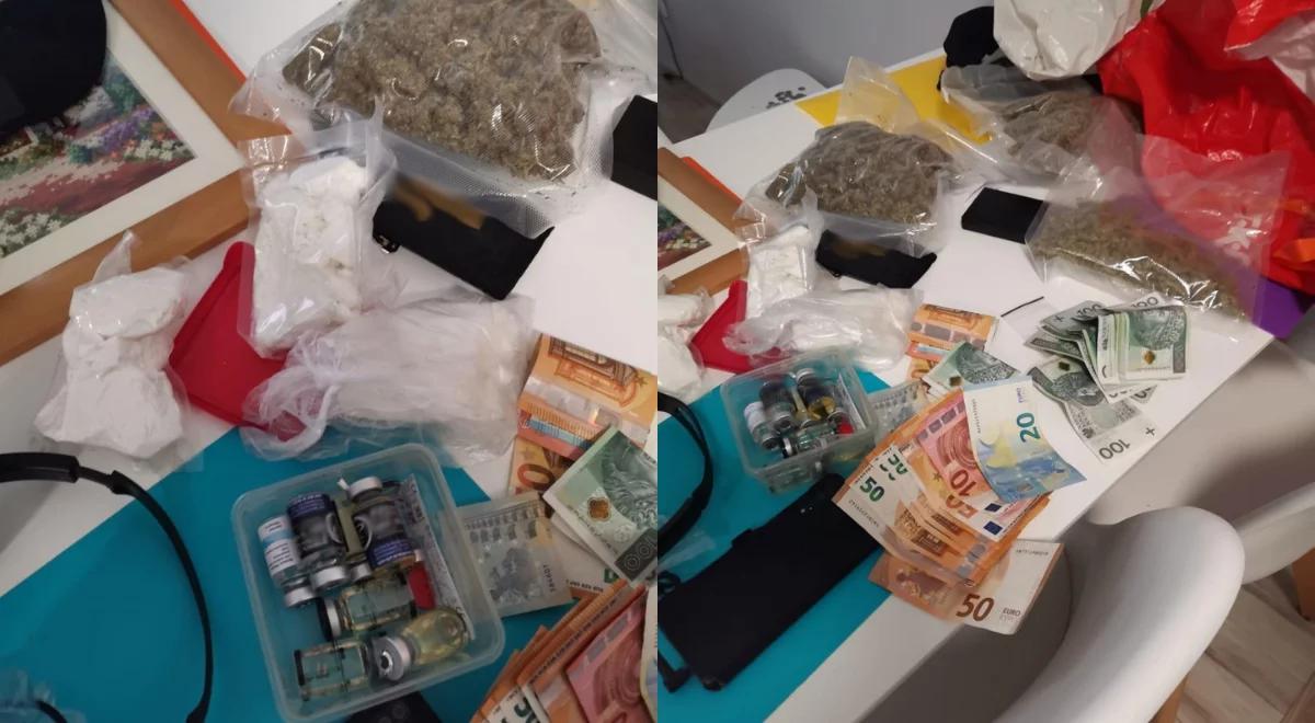 Poszukiwany 34-latek zatrzymany. W mieszkaniu miał blisko kilogram narkotyków