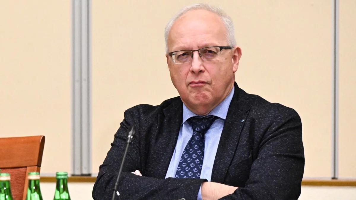 Komisja ds. wyborów korespondencyjnych. Na pytania odpowiada prof. Flisiak