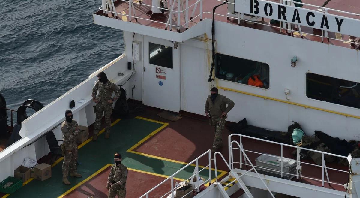 Francja wypuściła tankowiec z floty cieni. Zaskoczenie w kraju