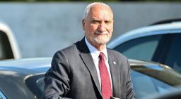 Poseł Antoni Macierewicz za sw...