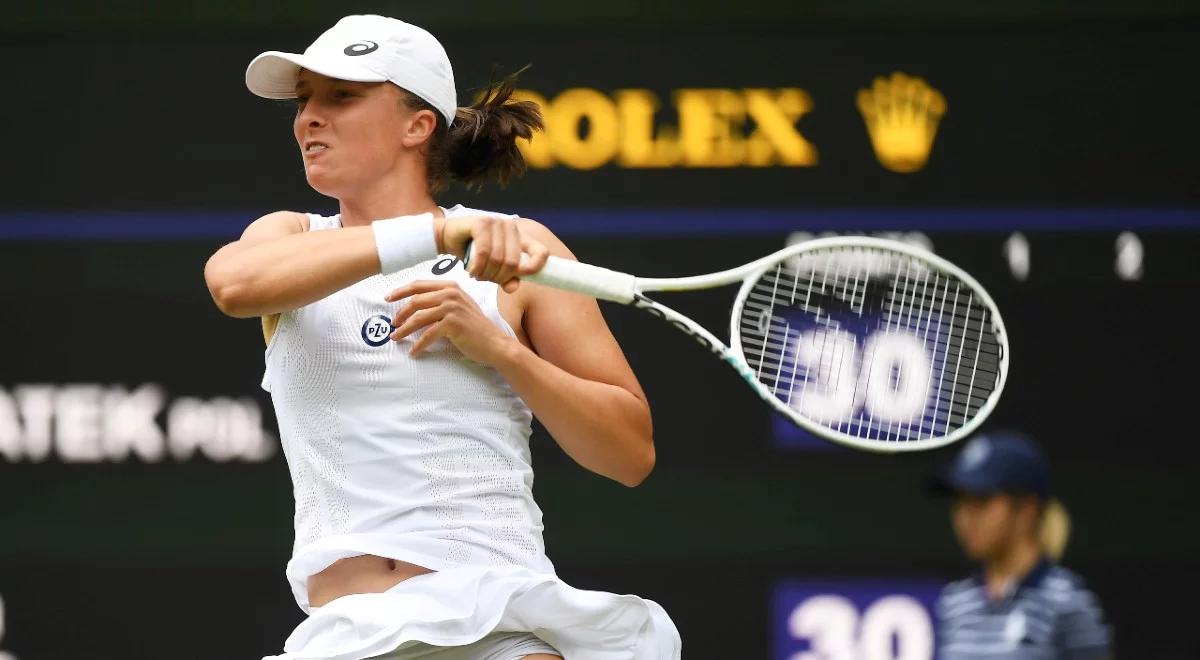 Wimbledon 2022: Iga Świątek wpadła w tarapaty w starciu z Kerkhove. Polka jednak wyszarpała awans