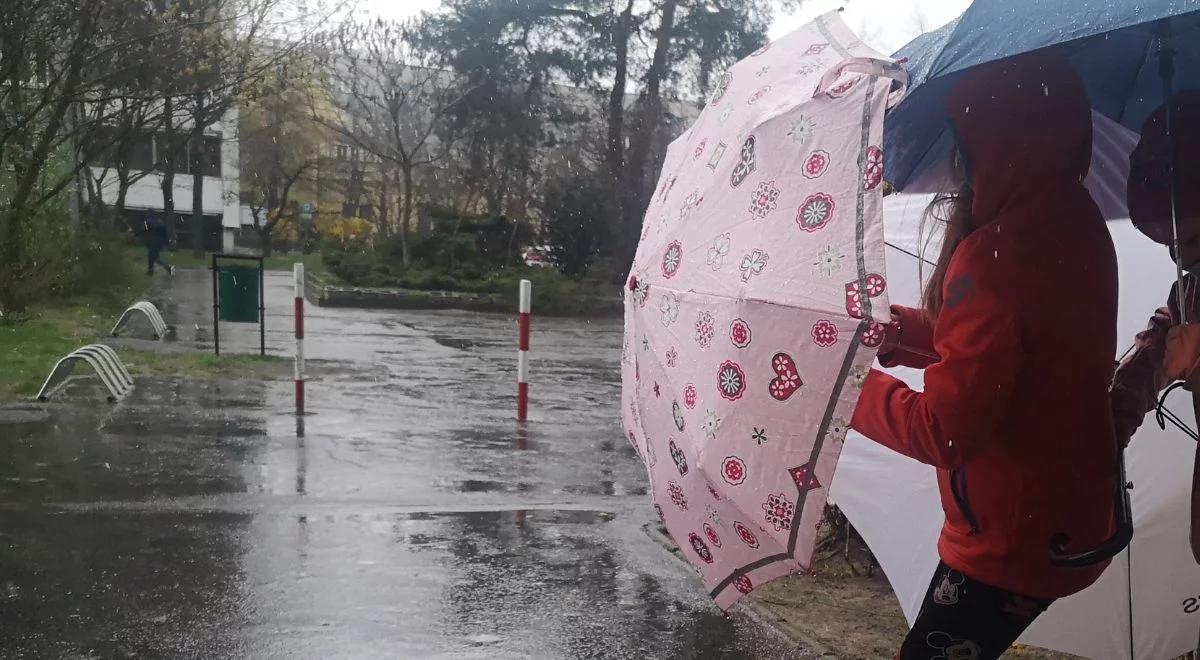 Burze z gradem i intensywne opady. Ostrzeżenia IMGW dla wschodu i południa Polski