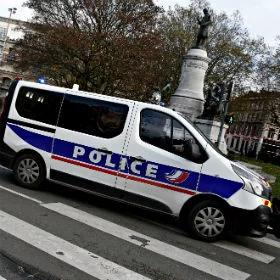 Francja: próbował rozjechać żołnierzy. Napastnik uciekł, trwa obława