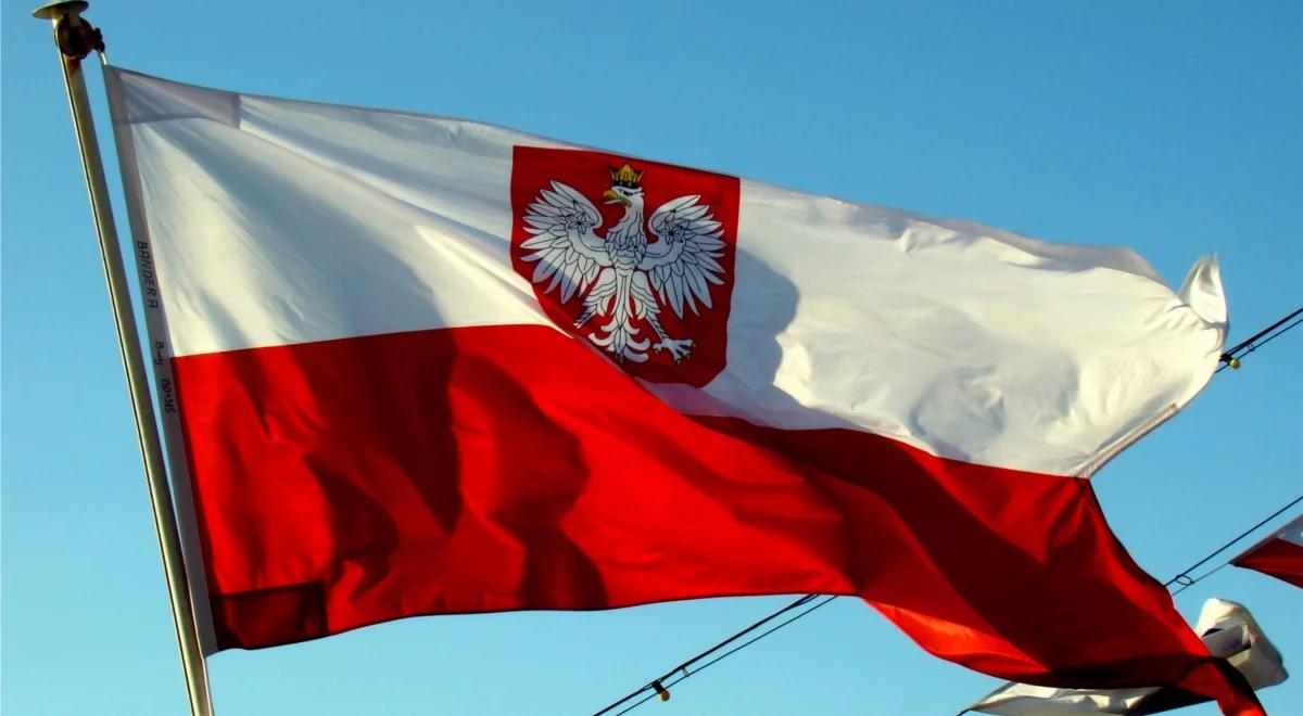 Wybory parlamentarne 2015. Kopacz chce nowych regulacji ws. polskiej bandery