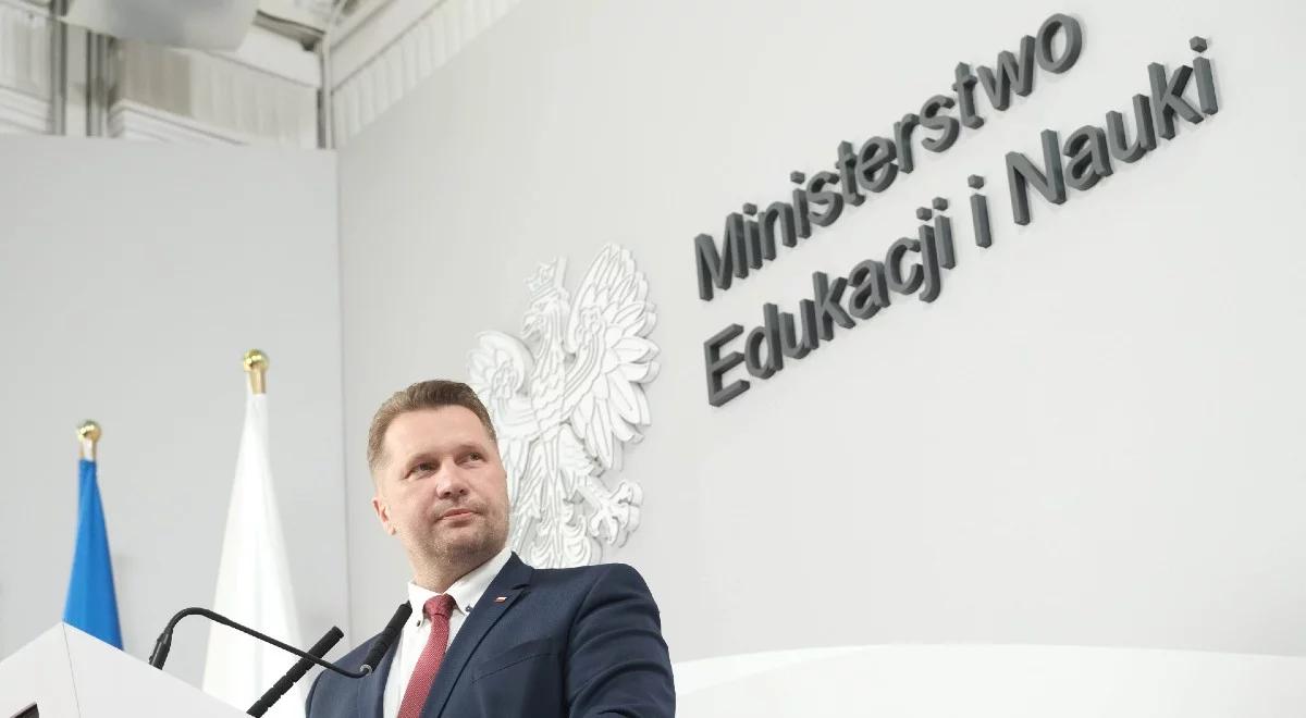 Minister edukacji: mniej biurokracji i zdecydowanie większe wynagrodzenia dla nauczycieli