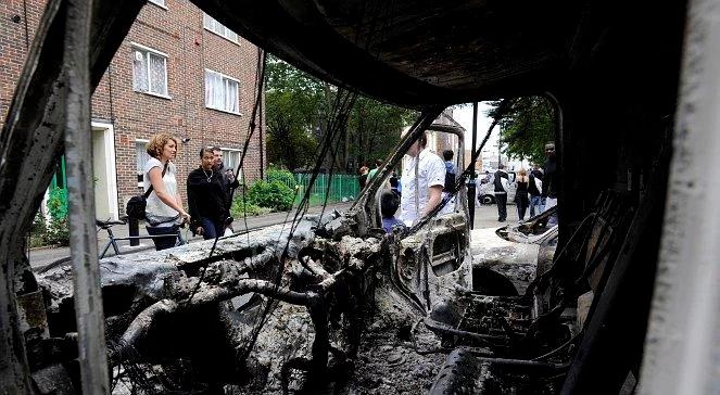 Londyn: po zamieszkach policja musi się bronić