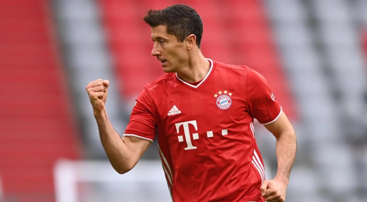 Bundesliga: Bayern zdemolował Eintracht. Lewandowski popisał się hat trickiem