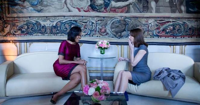 Carla Bruni zamiast na porodówkę poszła na zakupy