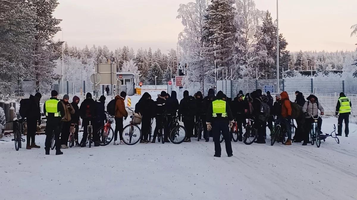 Możliwe zamknięcie całej fińskiej granicy z Rosją. Kolejni migranci zwożeni przez służby Kremla