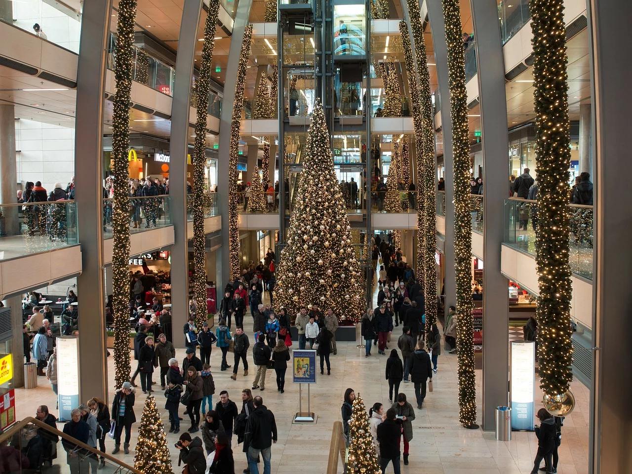 Dzień największych wyprzedaży w roku. ,,Black Friday”, czyli w Polsce ,,Czarny Piątek”