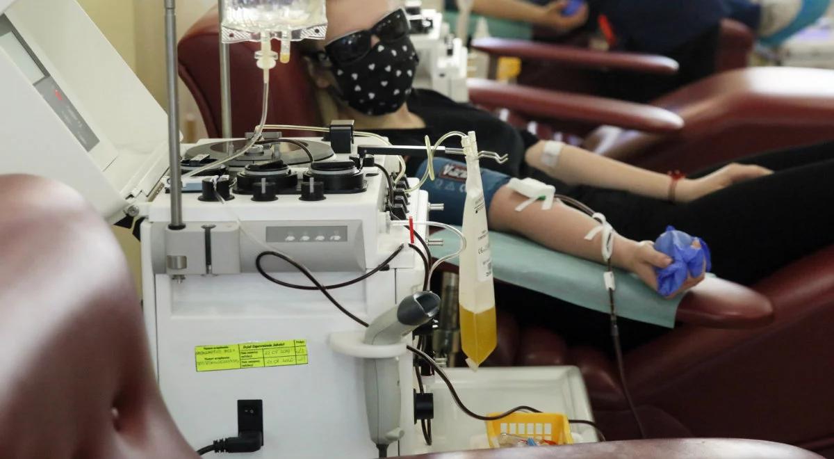 Terapia osoczem od ozdrowieńców. Prof. Radziwon: ok. 1,5 tys. chorych na COVID-19 dostało pomoc