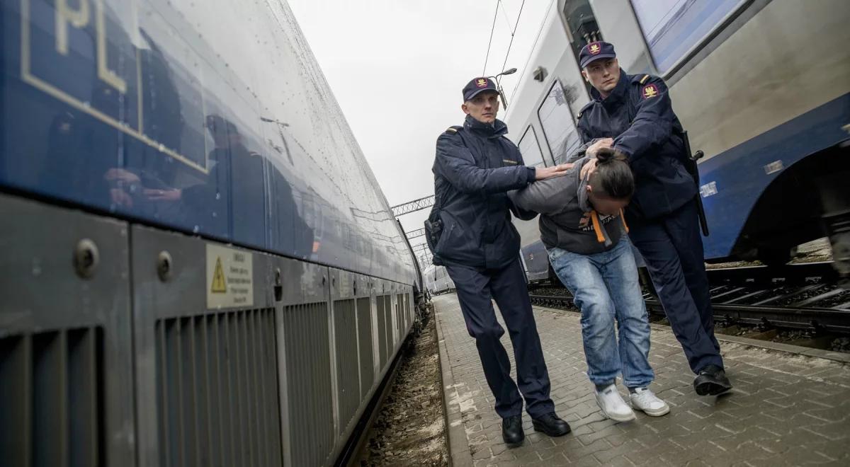 Jaworzono: groził podróżnemu nożem myśliwskim, zatrzymali go funkcjonariusze SOK