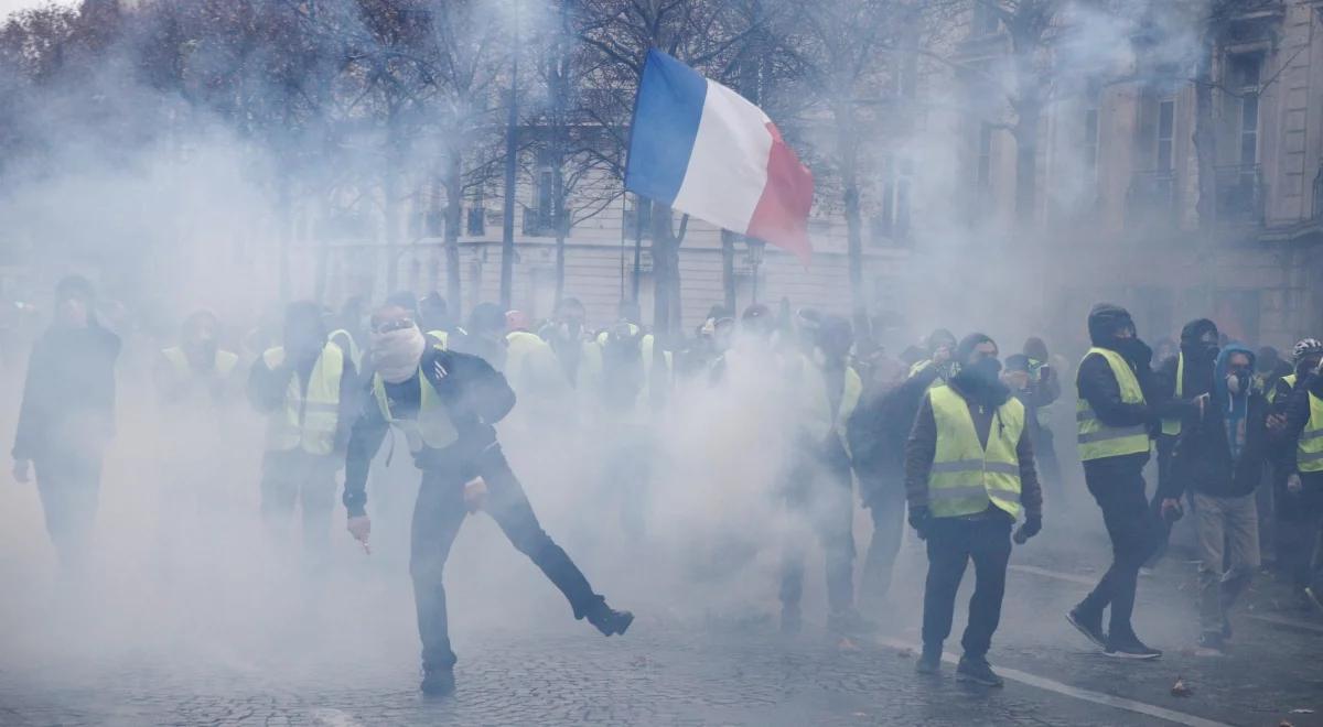 Masowe protesty we Francji. W Paryżu policja użyła wobec demonstrantów gazu łzawiącego