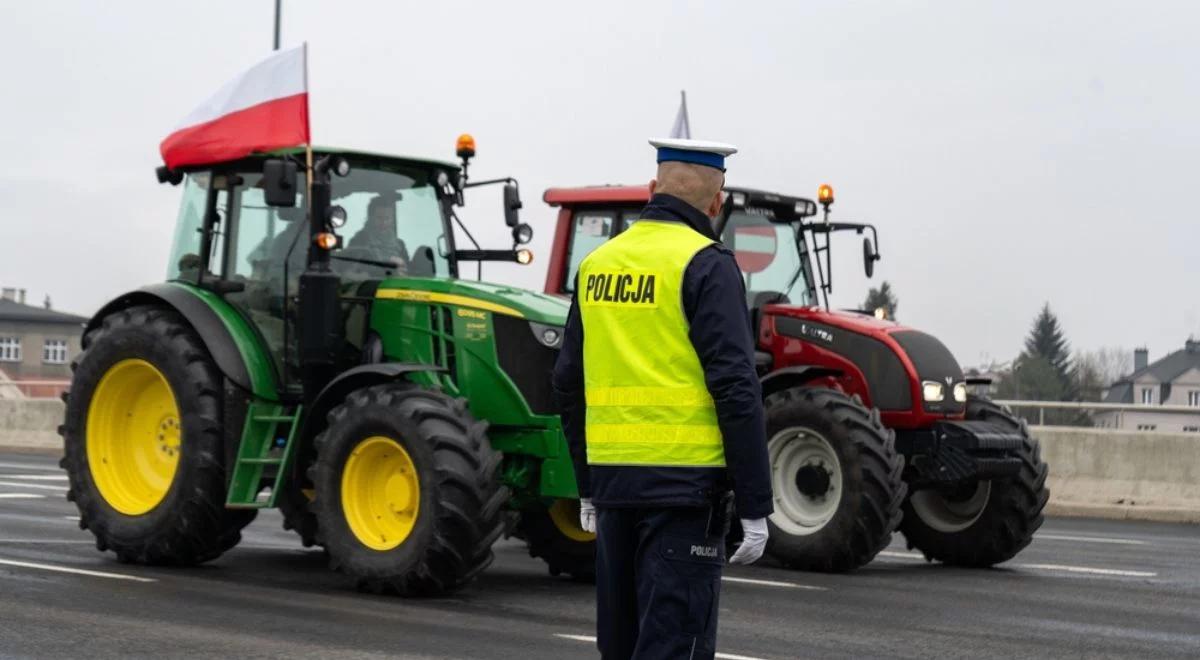 Protest rolników. Policja ostrzega kierowców. Będzie trudno dojechać na ważne lotnisko