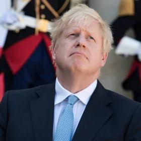 Premier Wielkiej Brytanii Boris Johnson zgadza się na przesunięcie brexitu