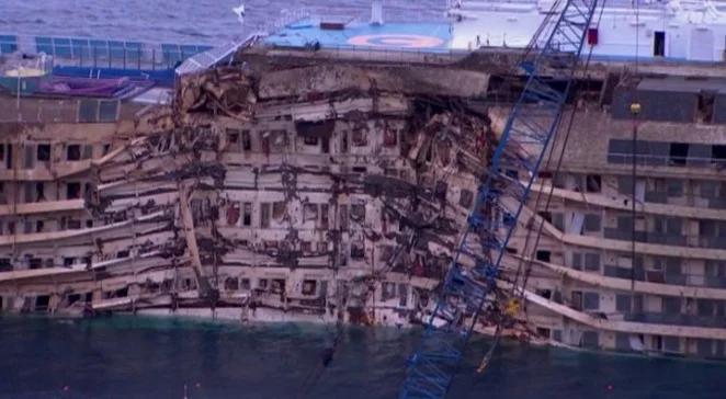 Katastrofa statku Costa Concordia. Schettino wróci na pokład