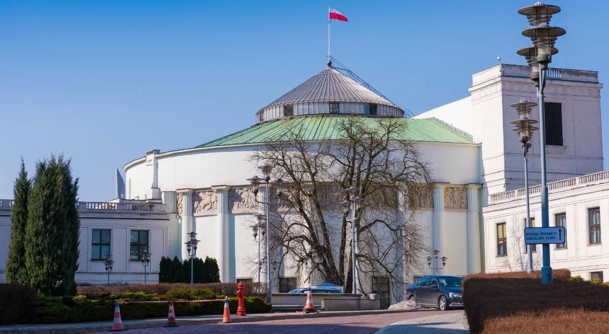 Pełnomocnik marszałka Sejmu zawiadamia prokuraturę. Chodzi o artykuł tygodnika "NIE"