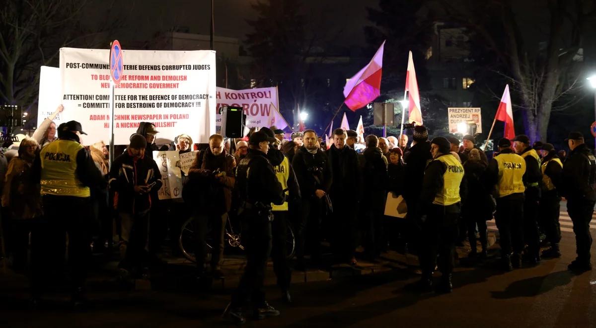 Przed Sejmem protest zwolenników i przeciwników zmian w TK