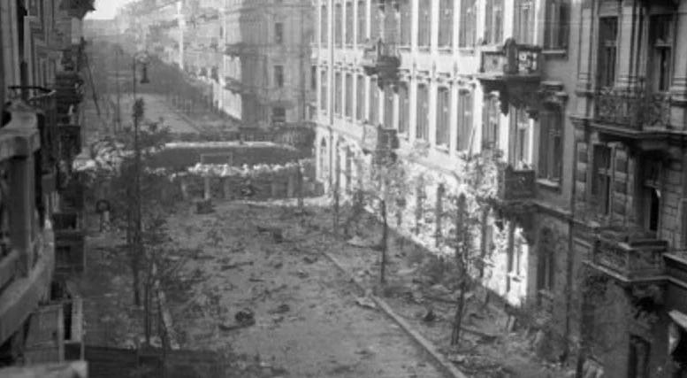 Powstanie Warszawskie. Dramatyczny rozkaz o ewakuacji kanałami rannych