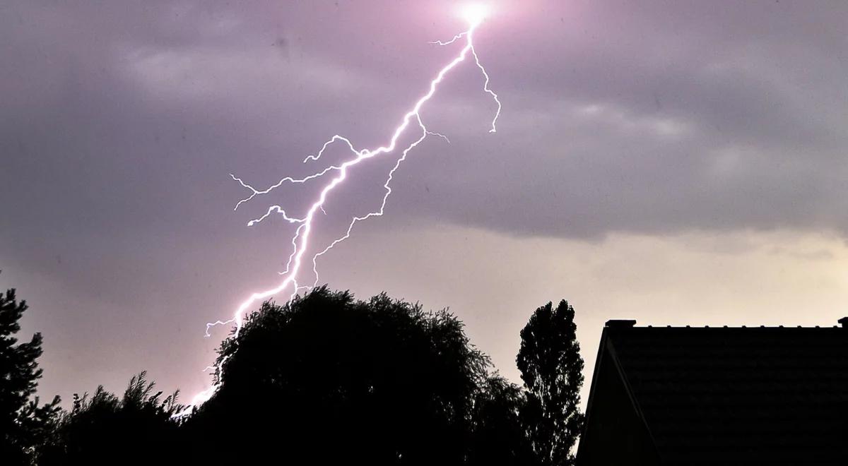 IMGW ostrzega. W tych miejscach mocno zagrzmi i nie obędzie się bez deszczu