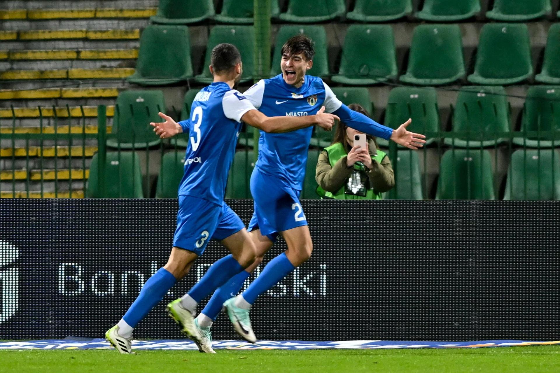 Ekstraklasa: historyczne zwycięstwo Puszczy z Wartą. Przesądziły rzuty rożne