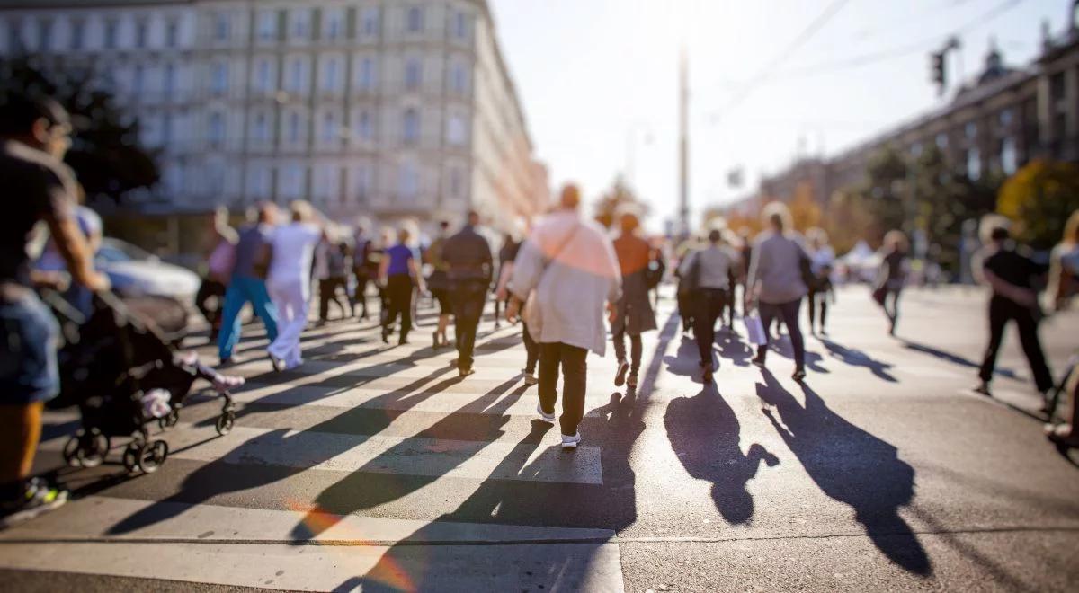 Polacy bogatsi niż Brytyjczycy? Premier obiecuje, jest termin