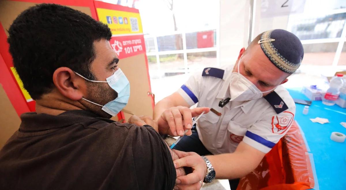 Szczepienia przeciw COVID-19 w Izraelu. Obniżono limit wieku przy podawaniu trzeciej dawki