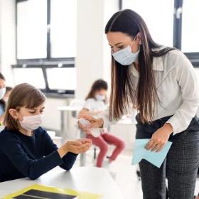 Testy dla nauczycieli klas I-III na obecność koronawirusa. Znamy wyniki badań