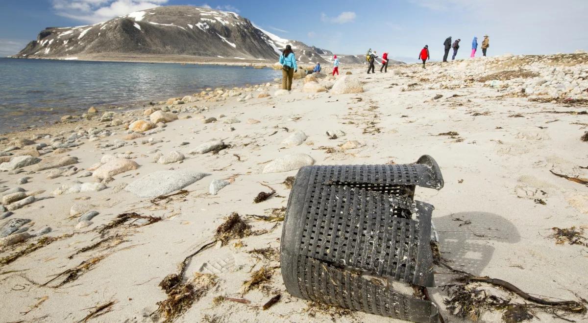 Plastik w Arktyce. Śmieci z Europy docierają na biegun północny już w dwa miesiące