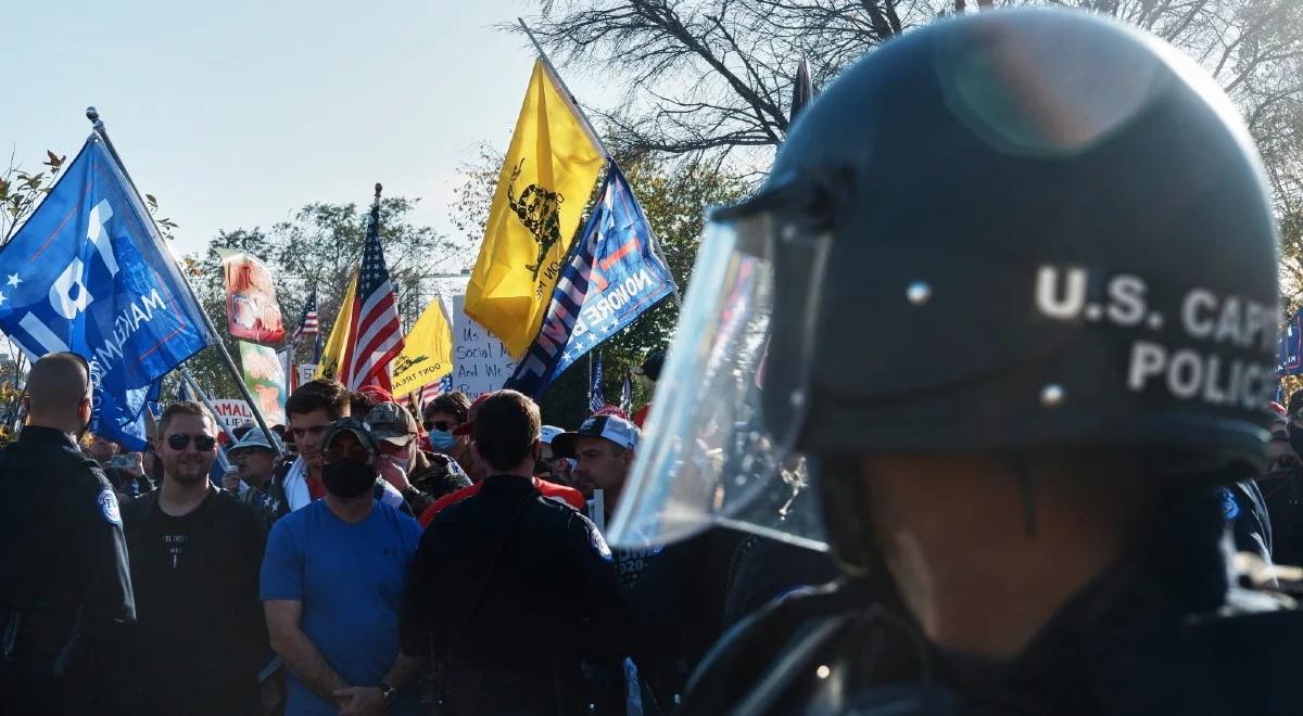 Aresztowania, ranni policjanci. Starcia zwolenników i przeciwników Trumpa  na ulicach Waszyngtonu 