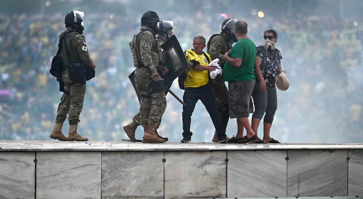 Szturm na budynki rządowe w Brazylii. Bolsonaro skrytykował swoich zwolenników