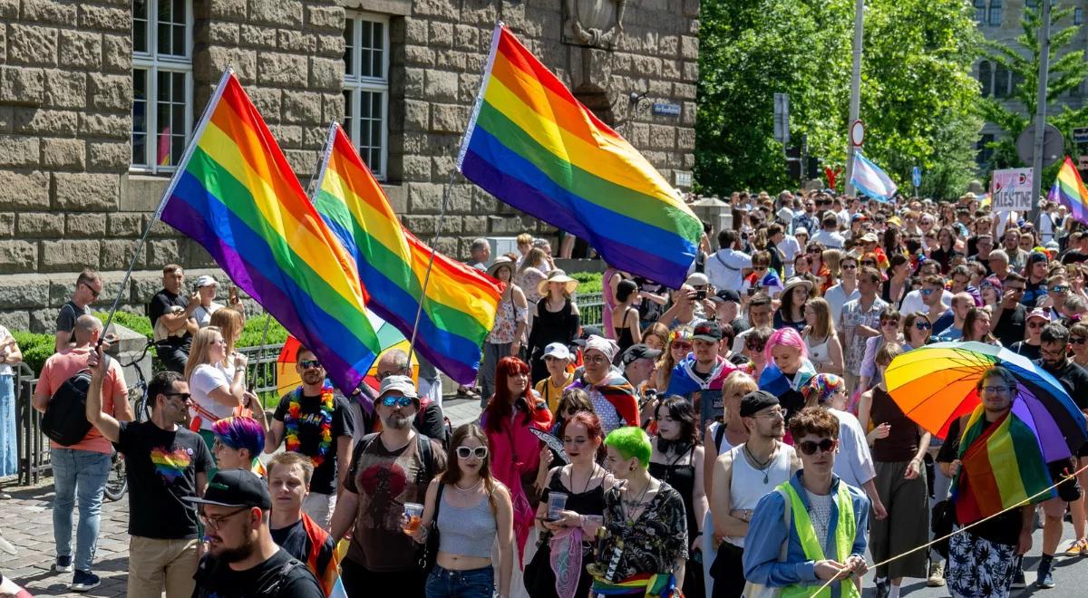 Polska wskazuje najmniej osób LGBT+. Czy to skutek polityki Zjednoczonej Prawicy?