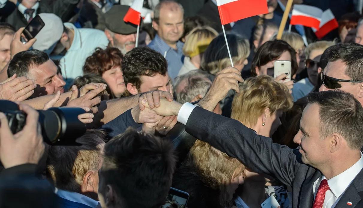 Nowy sondaż CBOS: ponad połowa Polaków pozytywnie ocenia prezydenturę Andrzeja Dudy