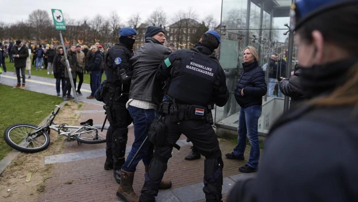 Brutalne działania policji w Niderlandach. Polska chce o tym rozmawiać na Radzie UE