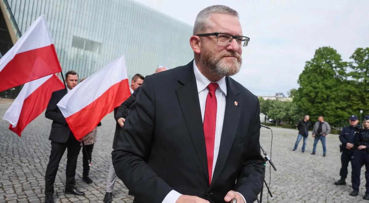Grzegorz Braun zostanie ponownie przesłuchany. Prokuratura rozszerzyła zarzuty
