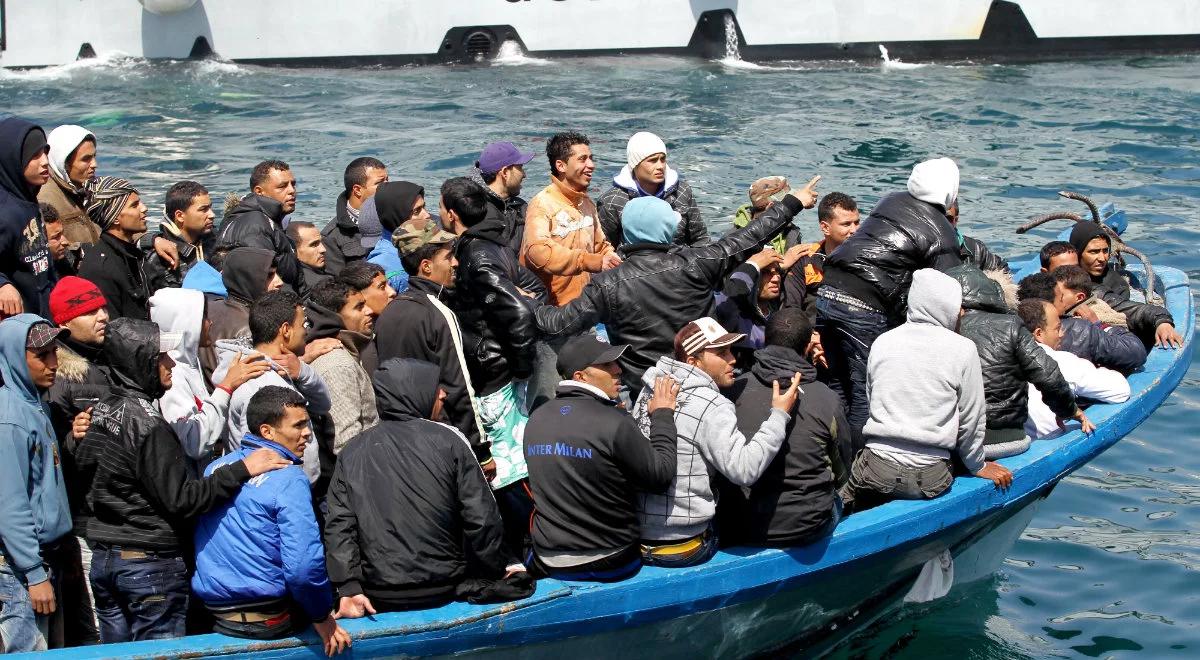 Masowy napływ migrantów do Włoch. Na wyspę Lampedusa przybyły kolejne setki osób