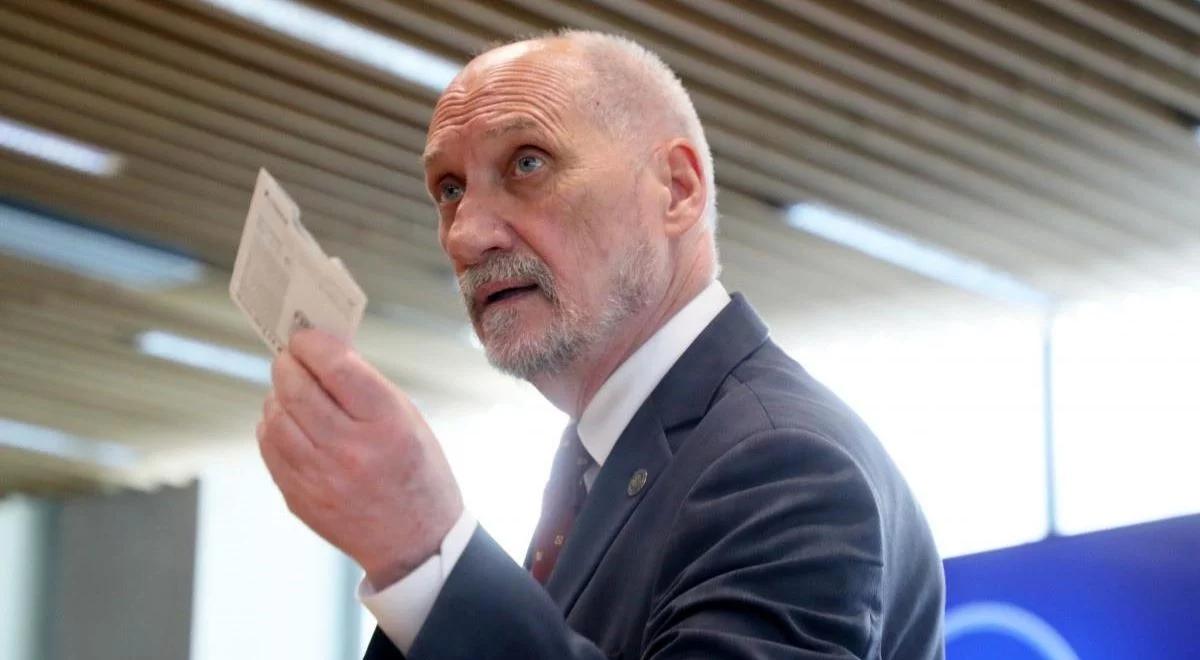 "Rosyjskie służby miały pełną kontrolę nad przebiegiem wydarzeń". Macierewicz o katastrofie smoleńskiej