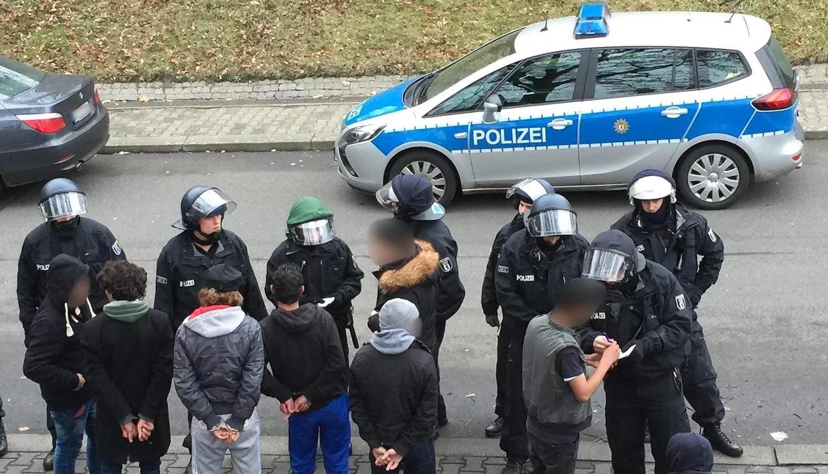 Bójki w ośrodkach dla uchodźców w Berlinie. W ruch poszły noże i pręty