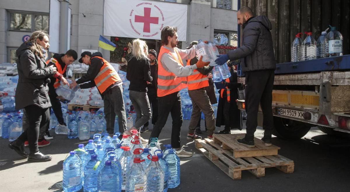 "Pięć milionów indywidualnych losów pełnych cierpienia i traumy". Wysoki komisarz UNHCR o uchodźcach z Ukrainy