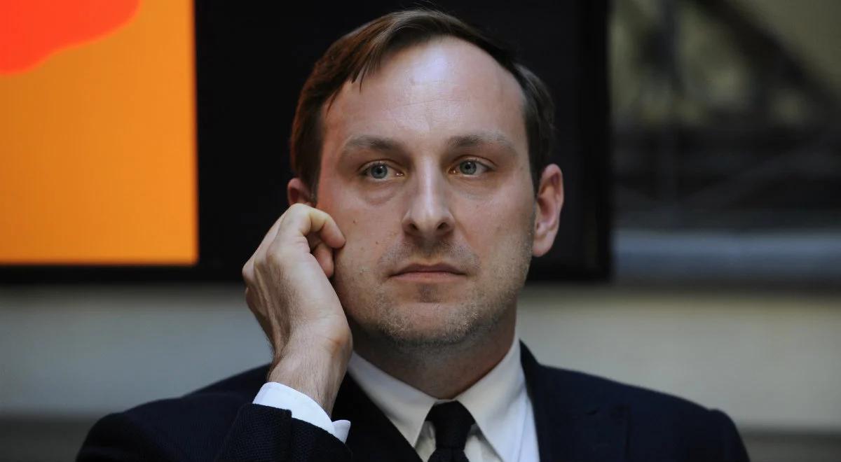 Wicedyrektor Muzeum Warszawy zawieszony na miesiąc. Chodzi o grafikę z nożem