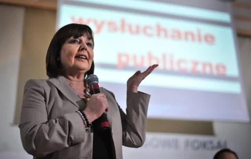 Pytania o OFE w internecie. PO odpowiada na Facebooku i Twitterze