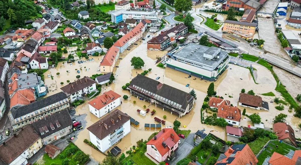 Katastrofalne powodzie i ulewy na Słowenii. Do kraju wyruszył transport PCK