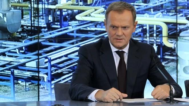 Sondaż: Polacy lepiej oceniają rząd i premiera