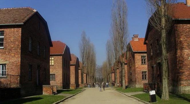 Turyści „hajlowali” w Auschwitz. Jest śledztwo